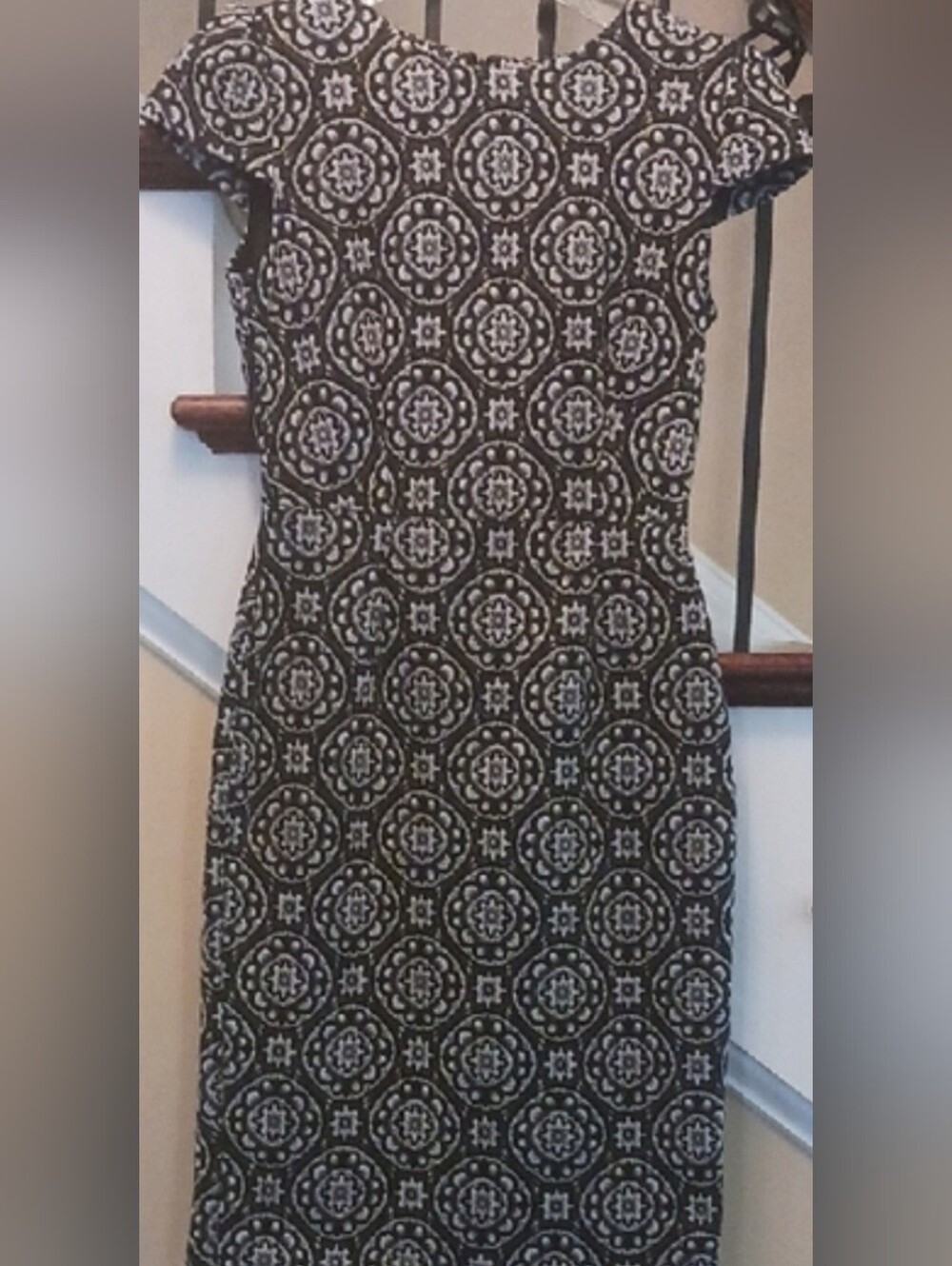 Betsey Johnson Black &White Medallion Pattern Body Midi Dress, Cap Sleeves, Sz:4